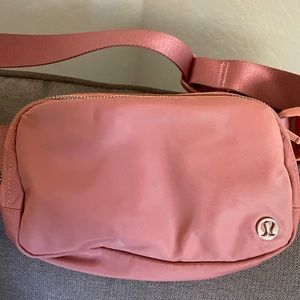 Lulu lemon belt bag